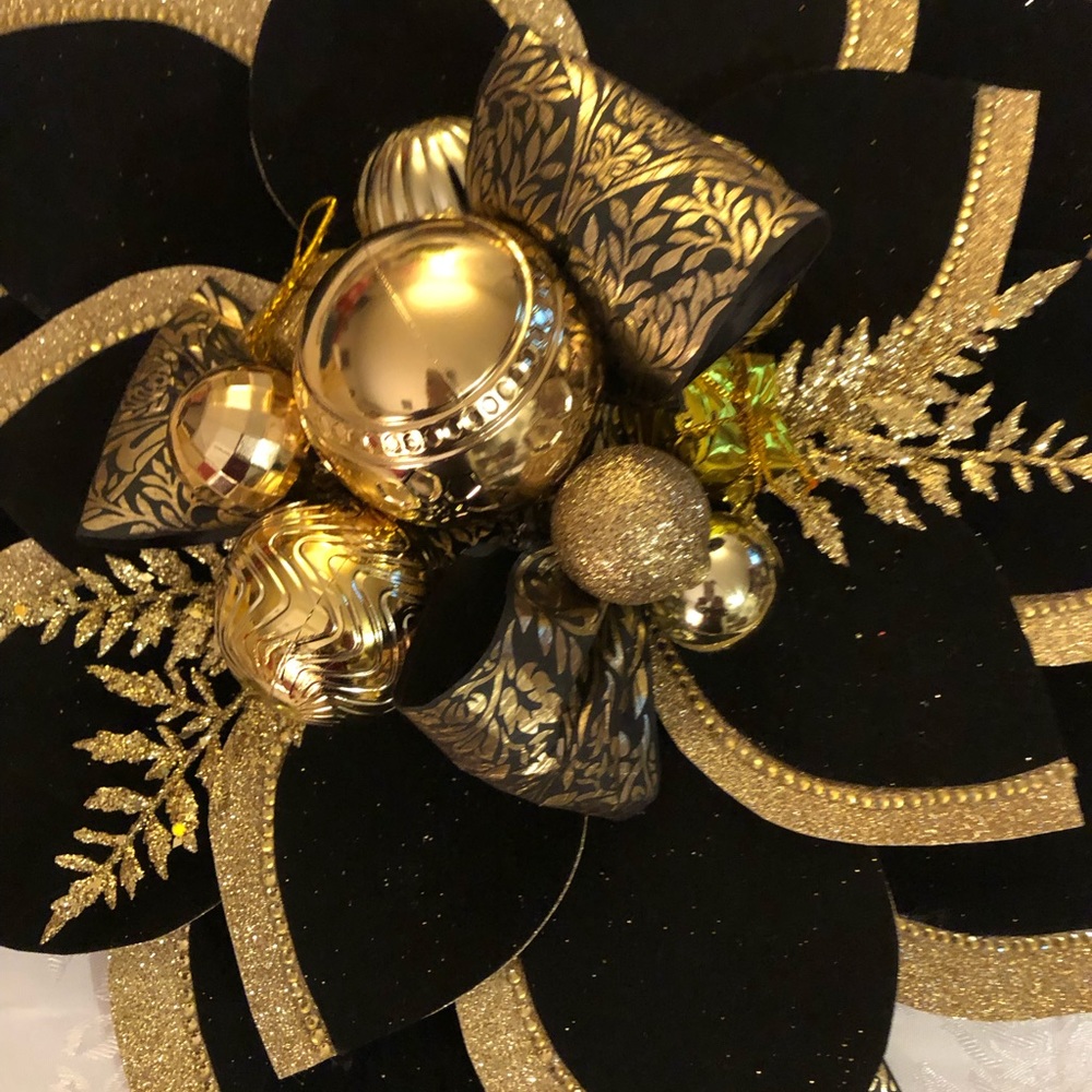 🌟Beautiful Black Velvet/Gold Metallic Flower